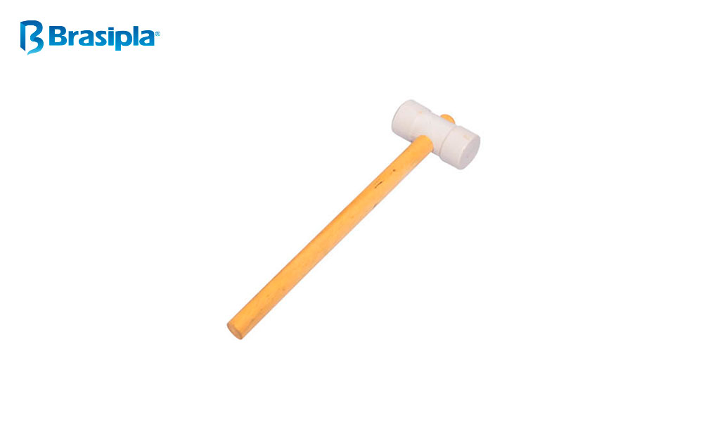 MARTELO BRASIPLA DE BORRACHA CABO MADEIRA 60MM COR BRANCO.