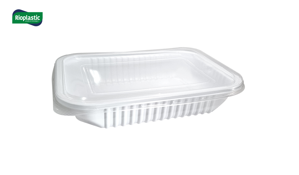 KIT BANDEJA+TAMPA RIOPLASTIC PLASTICO RETANGULAR LISA 900ML CX C/180 UNID.